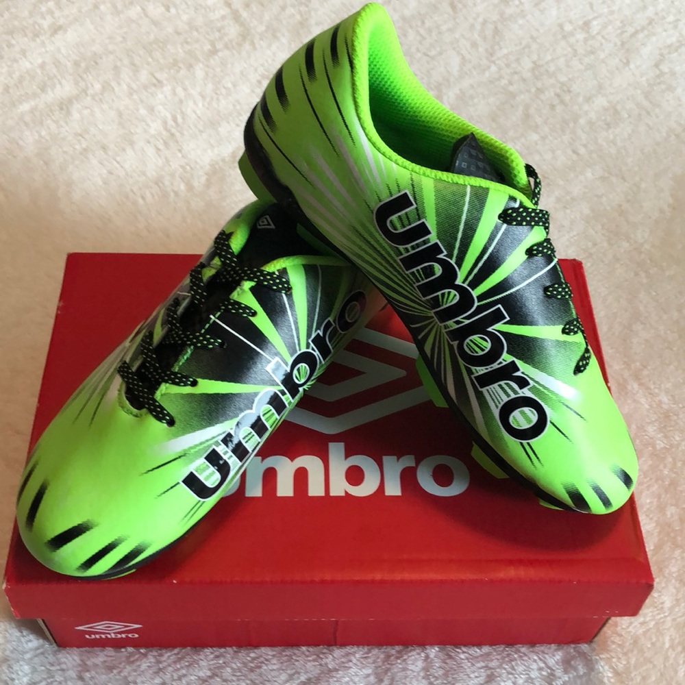 Brand NEW! Umbro Soccer Cleats